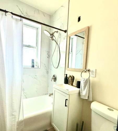 Midway Hideaway -Cozy 1BR- parking in West Elsdon