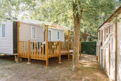 Camping des Drouilhèdes (Camping des Drouilhedes) in Peyremale