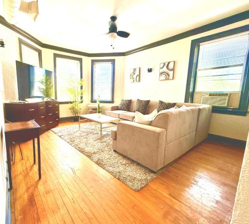 Midway Hideaway -Cozy 1BR- parking in West Elsdon