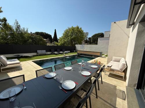 Balcony/terrace, Villa 200m2 -plages - piscine chauffee in Vallon de Coste