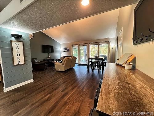 No Putts Given. Cozy home on Par 4, free Golf Cart and Pool access
