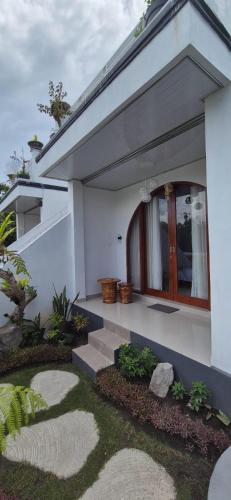 Manik Tirta Cabin's Room Type - Queen Room with Balcony