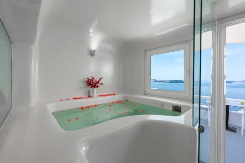 جاكوزي, Diamond Luxury Suites Collection in أويا