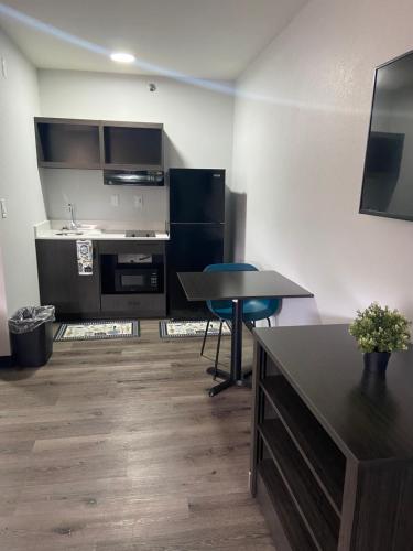 مطبخ, Southern Suites Forest Park in Forest Park