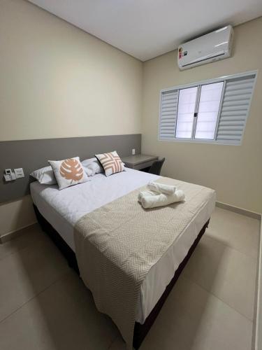 睡床, Studio Premium Araxá - Estacionamento Grátis, Ar-condicionado e Wi-Fi Rápido (Studio Premium Araxa - Estacionamento Gratis, Ar-condicionado e Wi-Fi Rapido) in 阿拉夏