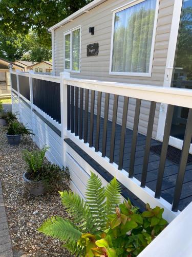 Coghurst Hall Holiday Home Sleeps 6, 2 bedrooms 5