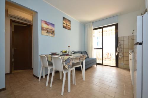One-Bedroom Apartment image 9