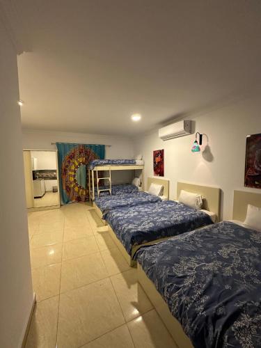 6 twin beds