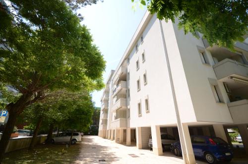 One-Bedroom Apartment image 1