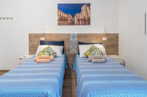 Twin Room with Private Bathroom image 10