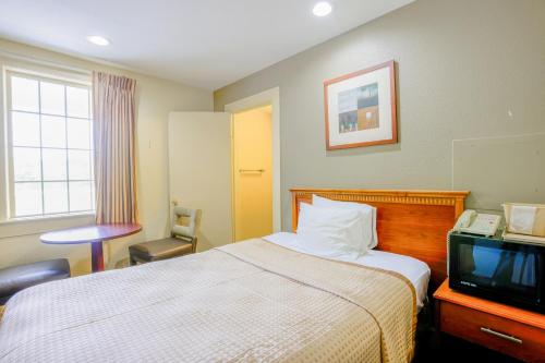 Budget Inn Natural Bridge - image 5