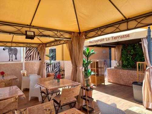 Zebra Résidence (Zebra Residence) in Niaga