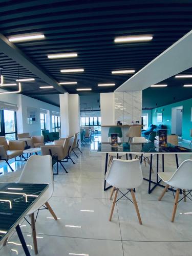 Restaurant, DOZ Lounge in Sikkarimedu