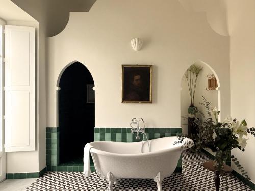 room detail thumbnail 2