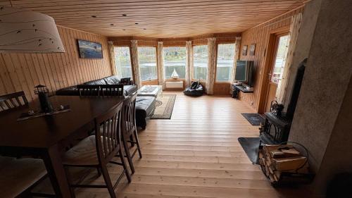 Cabin by Lenefjorden, 50hp Boat and bed linen included, Lyngdal (zdjęcie 2)