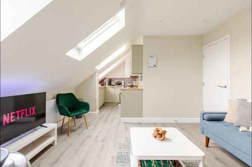 RG1 Two Bedroom Apartment with Free Parking by GAB Residence - Reading