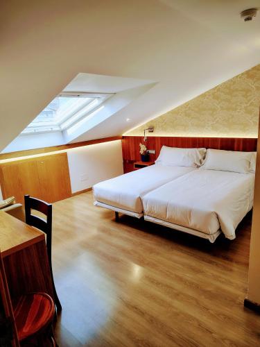 Pensión O Códice by Moradas Nieto Room Type - Superior Twin Room - Attic