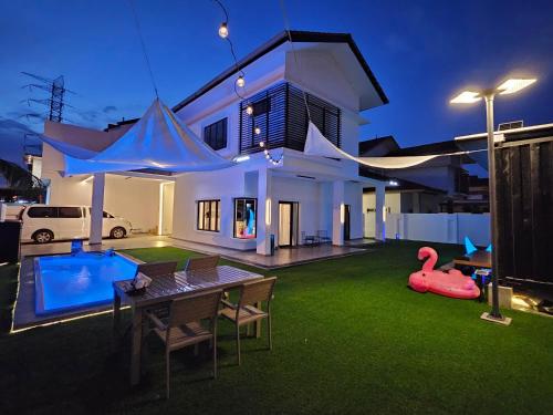 Designer house with cabin rooms