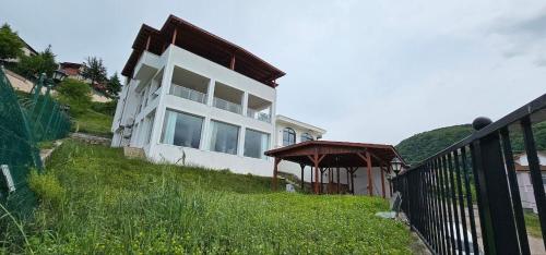 Luxury villa with sea and forest view, Döngel