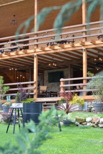 Tinutul Luanei Glamping Resort