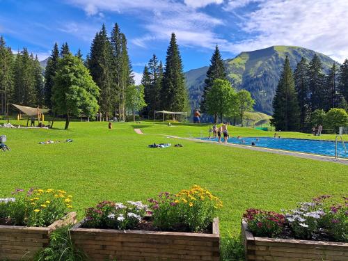 สระว่ายน้ำ, Chalet Zur Rose in Berwang bij de piste in เบอร์วัง