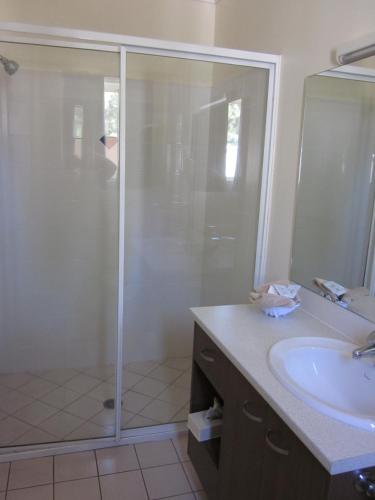 Maynestay Motel Maynestay Motel is a popular choice amongst travelers in Gunnedah, whether exploring or just passing through. The property offers a high standard of service and amenities to suit the individual needs 
