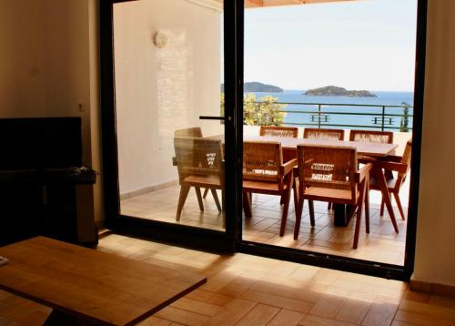 Helen's 11 boutique in Σκιάθος