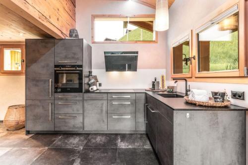 Konyha, Chalet Grittelihus, large bathroom, Lots of living space, nhe Interlaken in Diemtigen