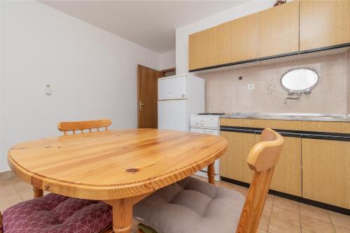 Apartments Per - 80 m from beach - image 5