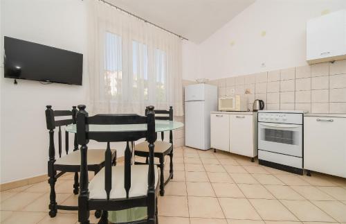 Apartments Per - 80 m from beach - image 2