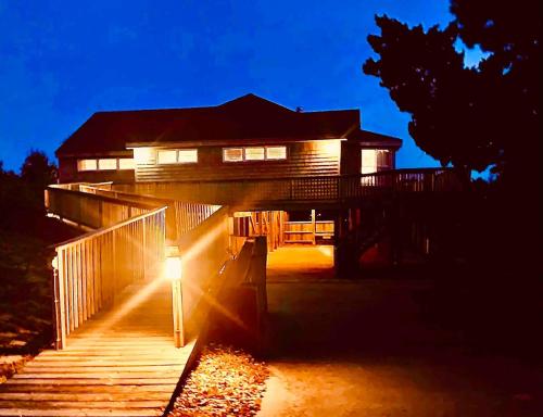 Ships Watch! 6 Bed, Beach, Pool, Sound Sunset View, Kitty Hawk Beach