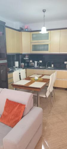 Apt modern,7 minutin dalla spiaggia