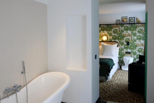 room detail thumbnail 1