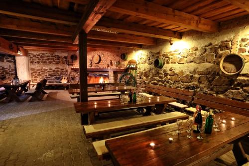 Restaurante, Penzion Satovske lipy in Satov