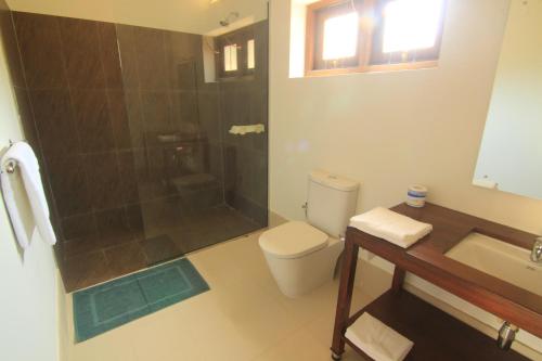 Queen Room with Fan image 7