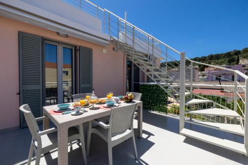 Balkonas / terasa, Bella Bianca , 200m from central square in Kefalinija