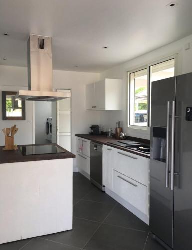 Spacious villa, large swimming pool, beach & lounge in Le Francois