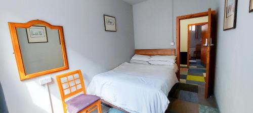 Double Room with Shared Bathroom image 8