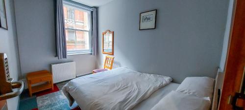 Double Room with Shared Bathroom image 7