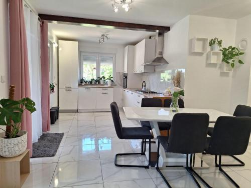 Konyha, Holiday home Laura in Rasopasno