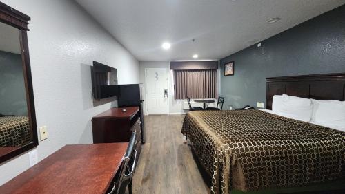 King Room - Non-Smoking image 4