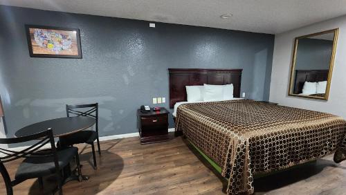 King Room - Non-Smoking image 2