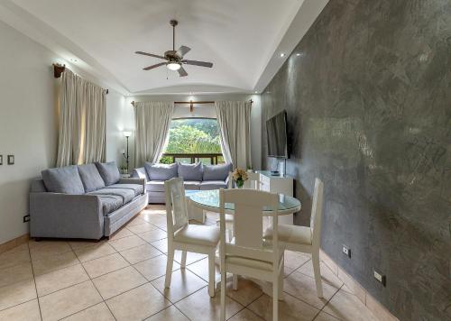 The Oaks Tamarindo Pool Front Condominiums fast wifi in La Garita Nueva