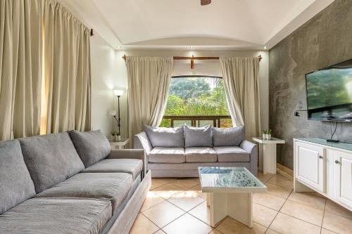 The Oaks Tamarindo Pool Front Condominiums fast wifi in La Garita Nueva