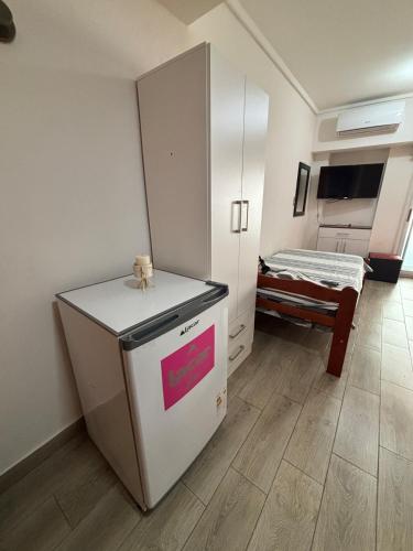 One-Bedroom Apartment image 2