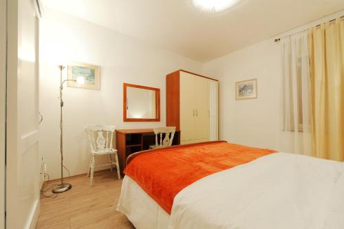 Little Cosy Apartment - image 6