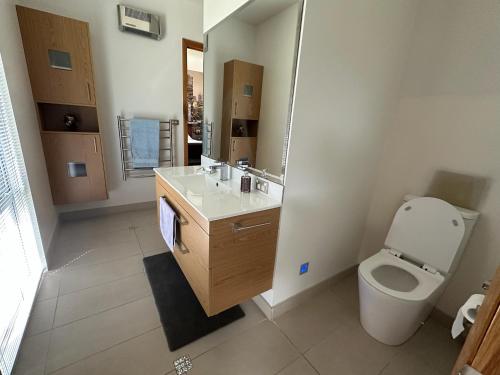 Bathroom, McSaveneys Retreat in Mairehau