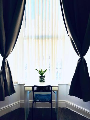 Room near Anfield - Great Value Stay, Liverpool (photo 4)
