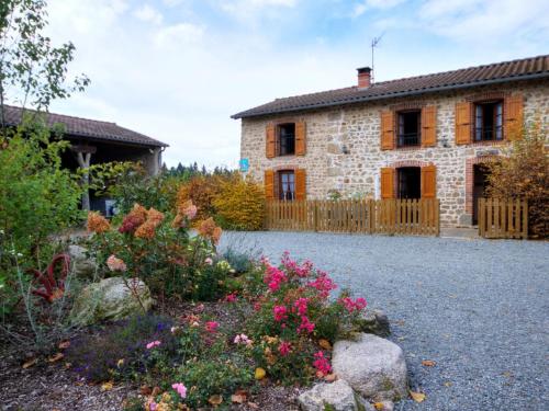 Gîte accueillant pour 7 pers avec cheminée et terrasse - FR-1-496-225 - Nollieux