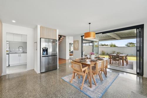 Beautiful Balook - 3 Bedroom Beach House in Lauderdale